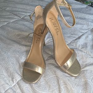 BNWT Gold heels